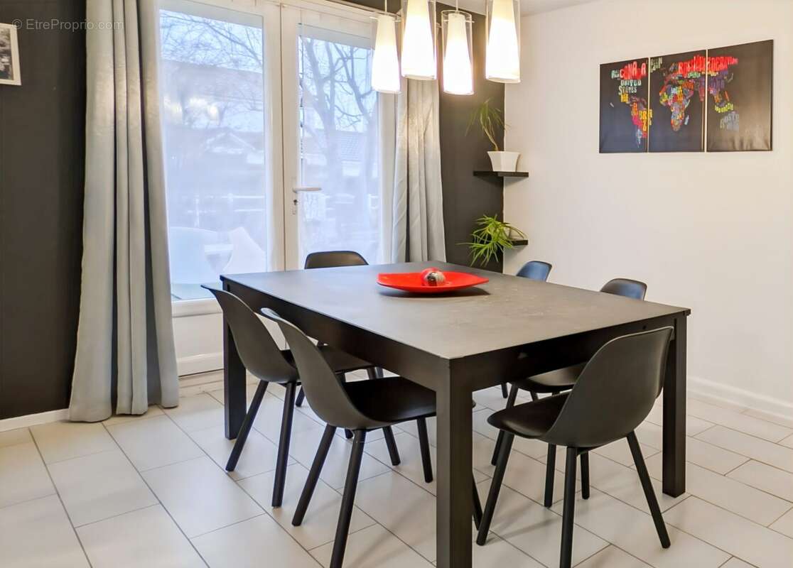 Maison à LE MESNIL-SAINT-DENIS