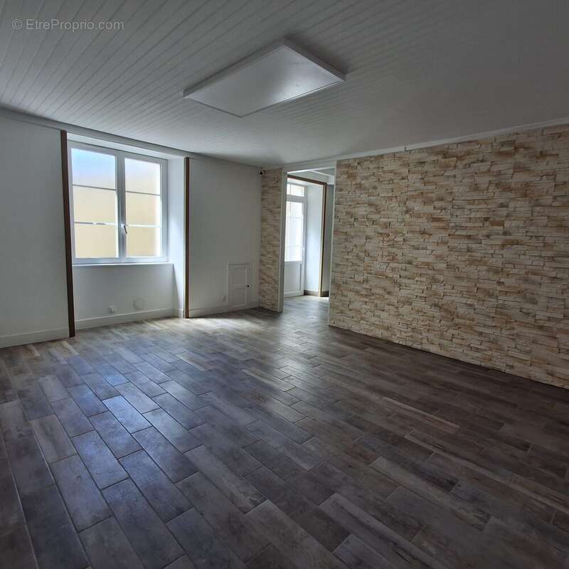 Maison 73 m² à Chasseneuil-Sur-Bonnieure  - photo 2