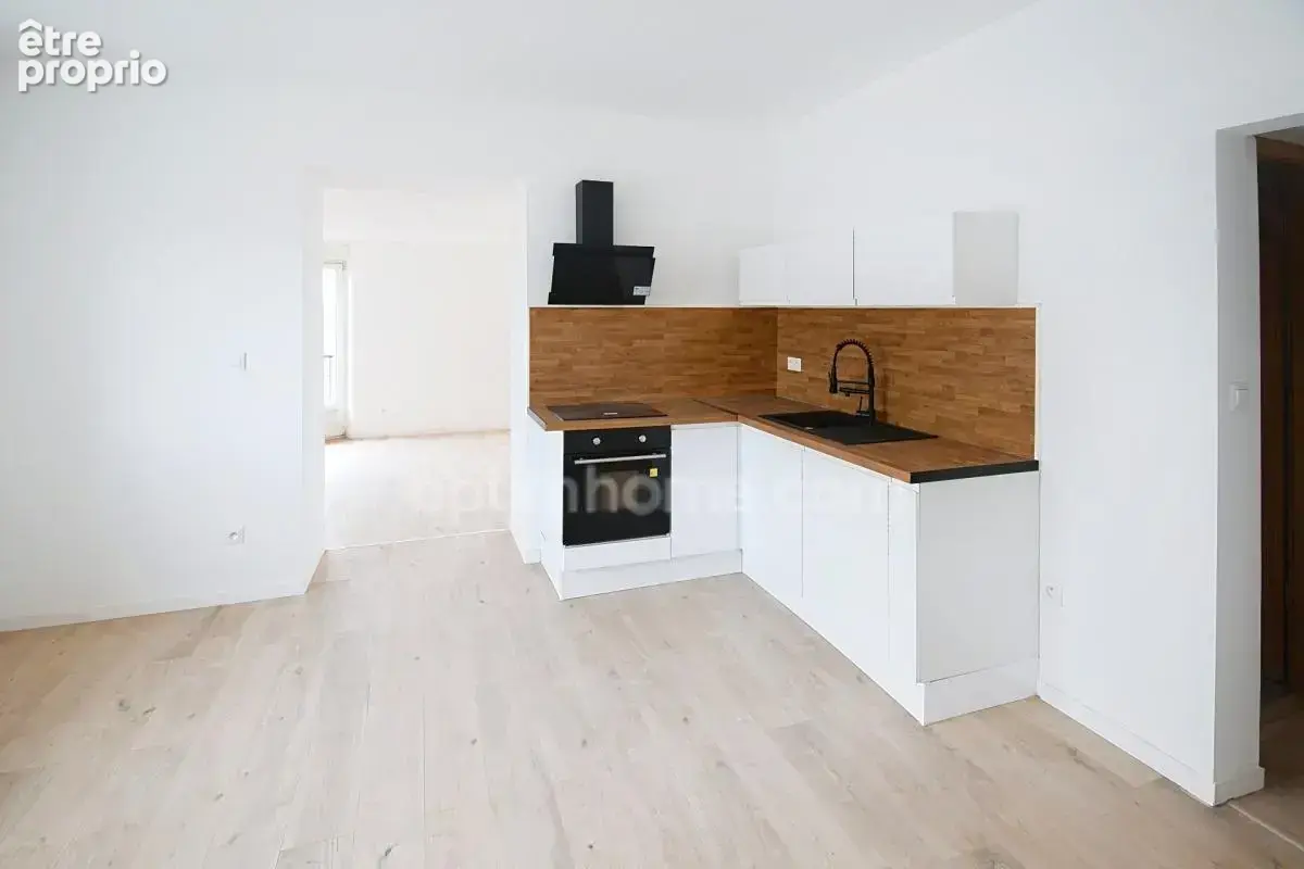 Appartement de 97.6m2 avec 3 chambres, 2 salles de bain, parking, balcon, cave - photo 13