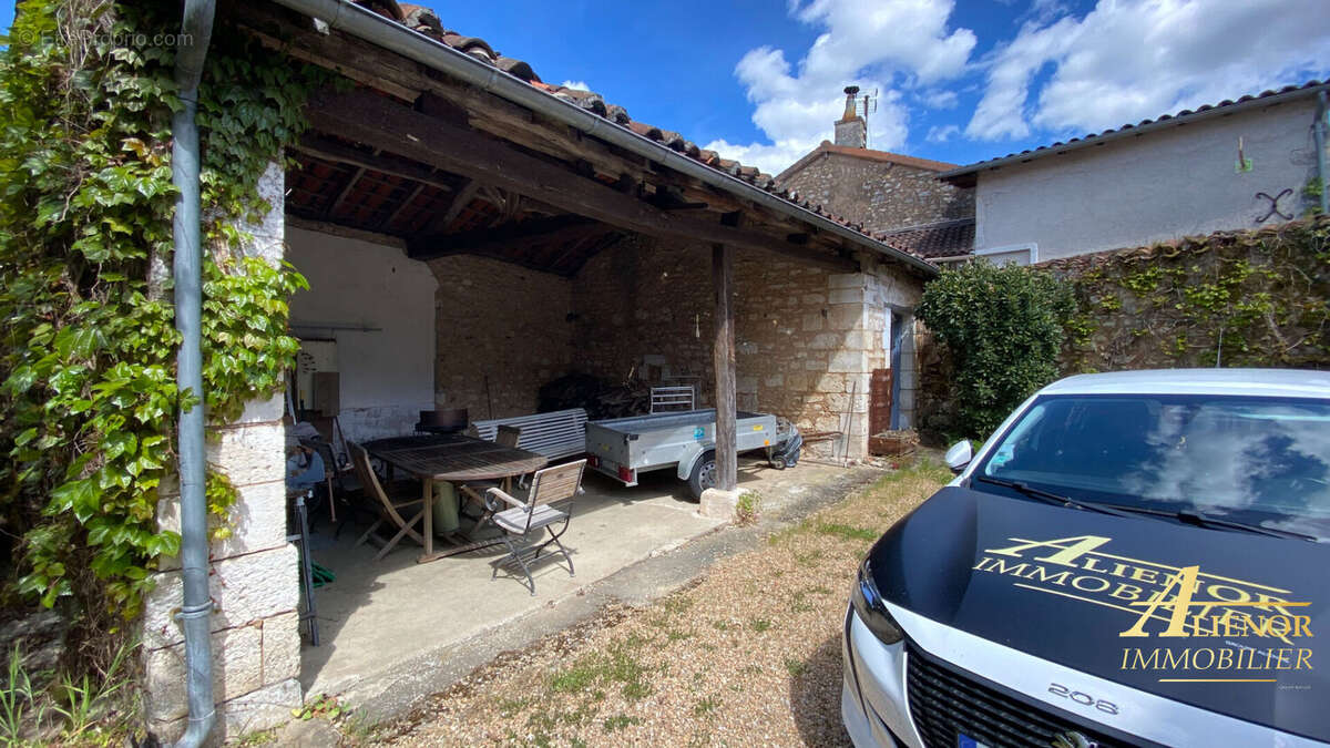 Maison à SAINT-PIERRE-DE-COLE