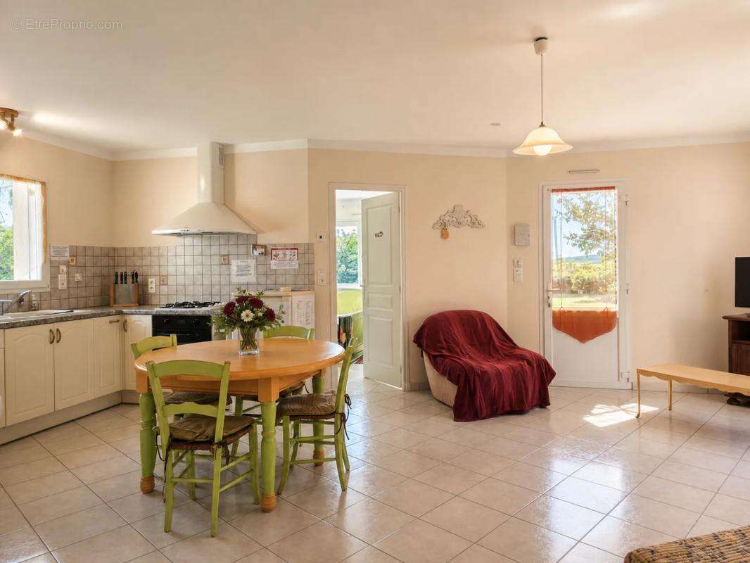 Maison de 6 pièces de 132 m² à Le Temple-sur-Lot - photo 10