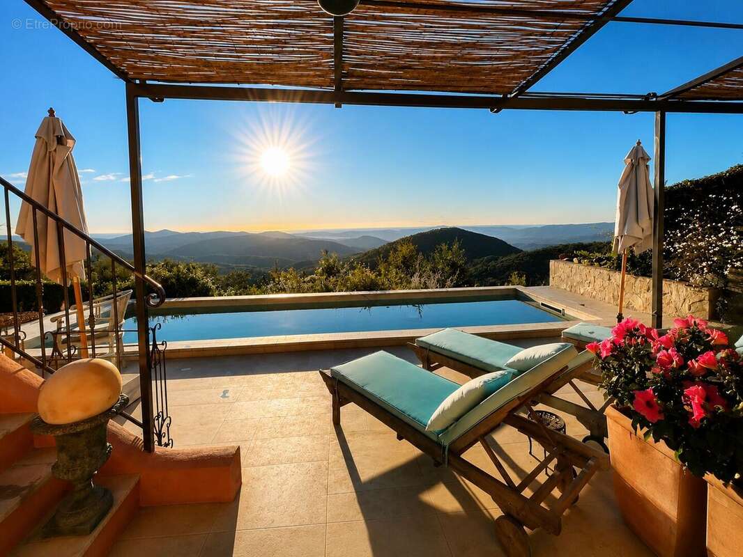 bfa5b4f156724264ad64667d73ffe1ee - Maison à LA GARDE-FREINET