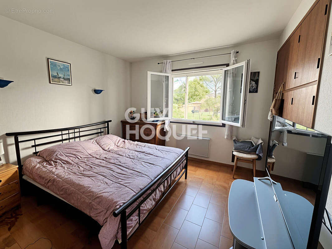 Maison spacieuse  (137 m²) à vendre à Saint Paul Les Fonts - 4 chambres et piscine ! - photo 4