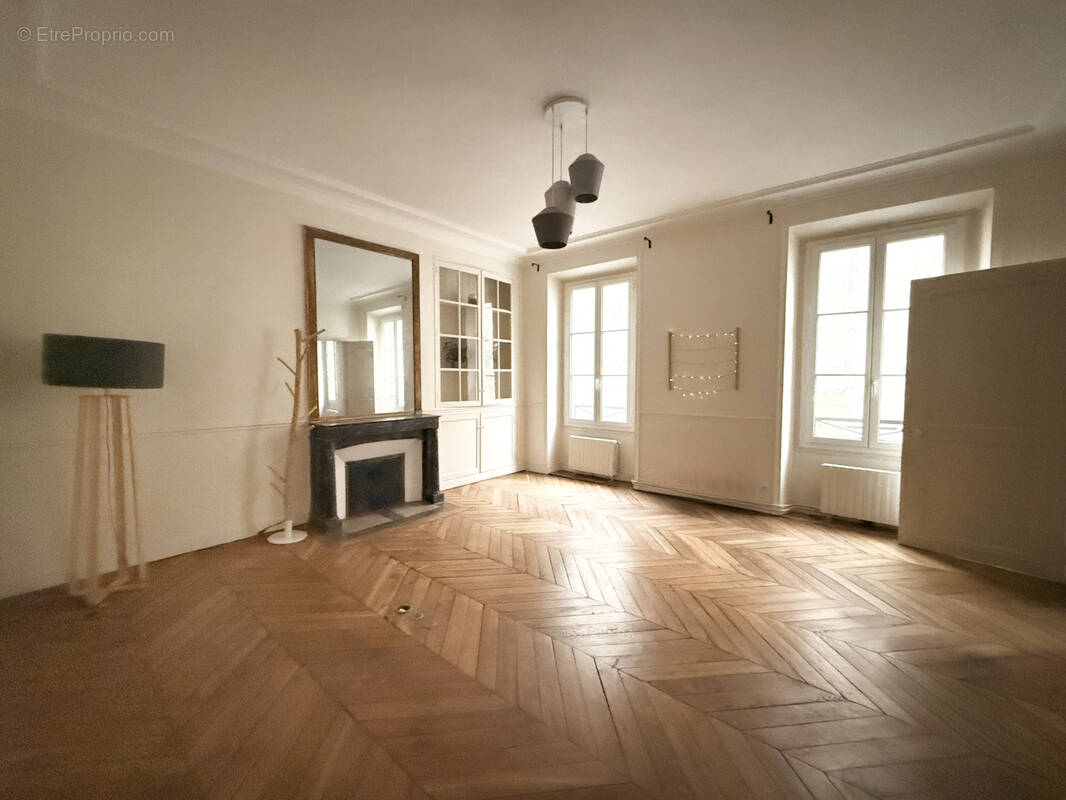 Appartement à PARIS-8E