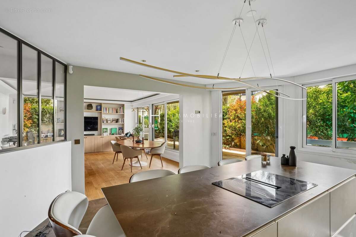 Appartement à NEUILLY-SUR-SEINE