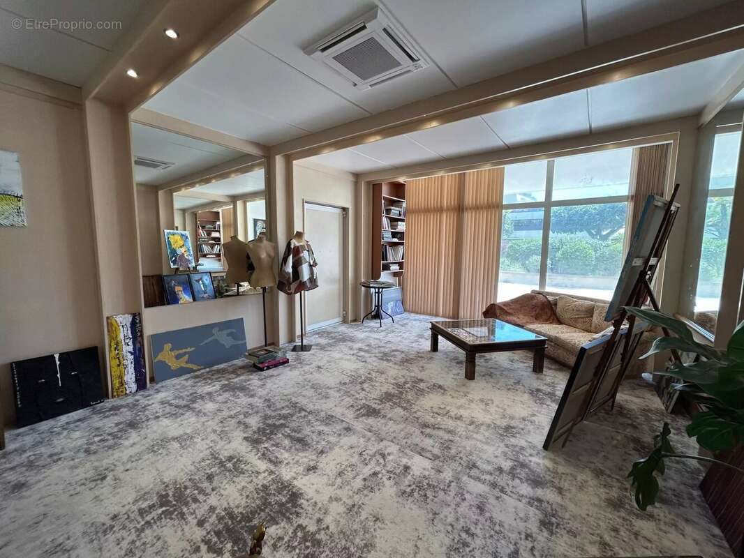 Commerce à SAINT-LAURENT-DU-VAR