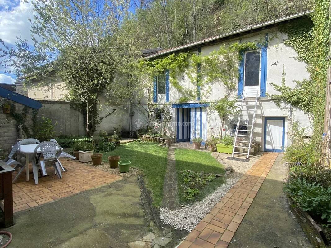 Maison à GONDRECOURT-LE-CHATEAU