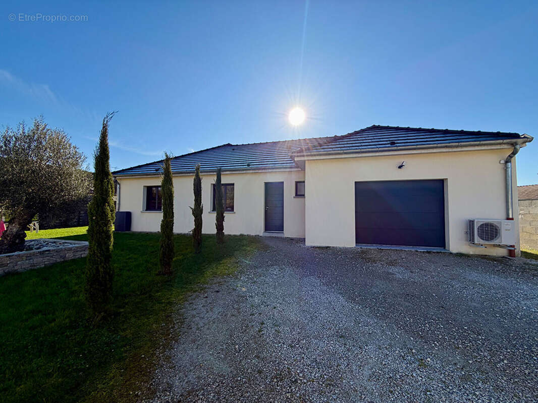 Maison à SAINT-POUANGE