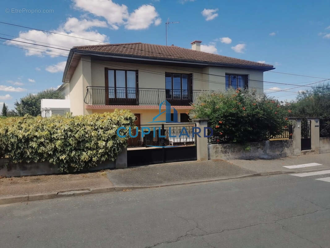 Maison à RIORGES