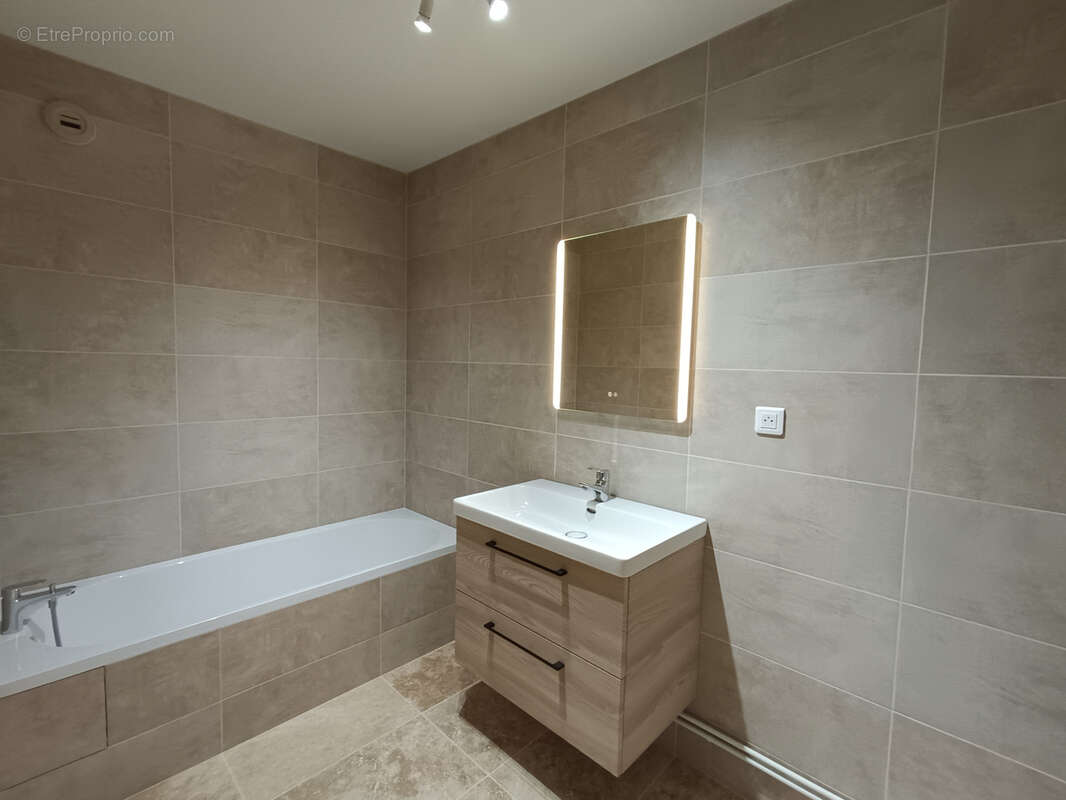 Appartement à VILLIERS-LE-BACLE
