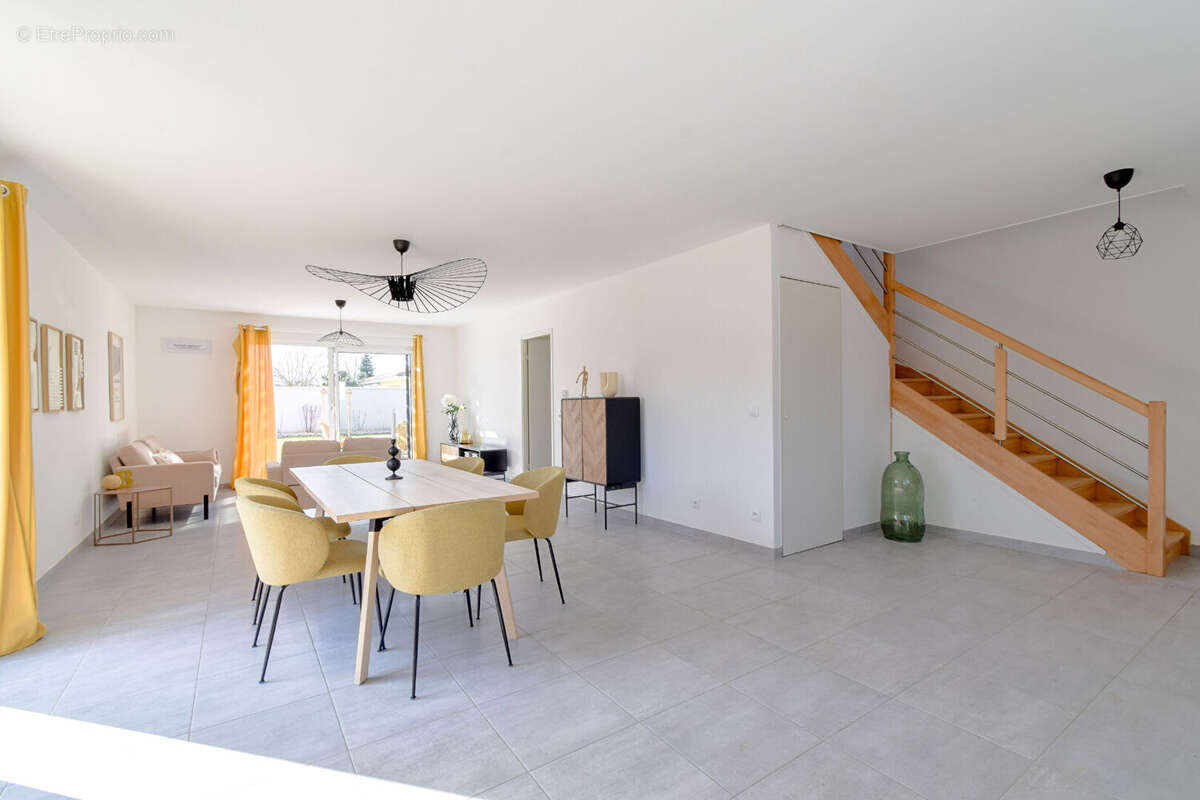 Maison à SAINT-PIERRE-DE-CHANDIEU