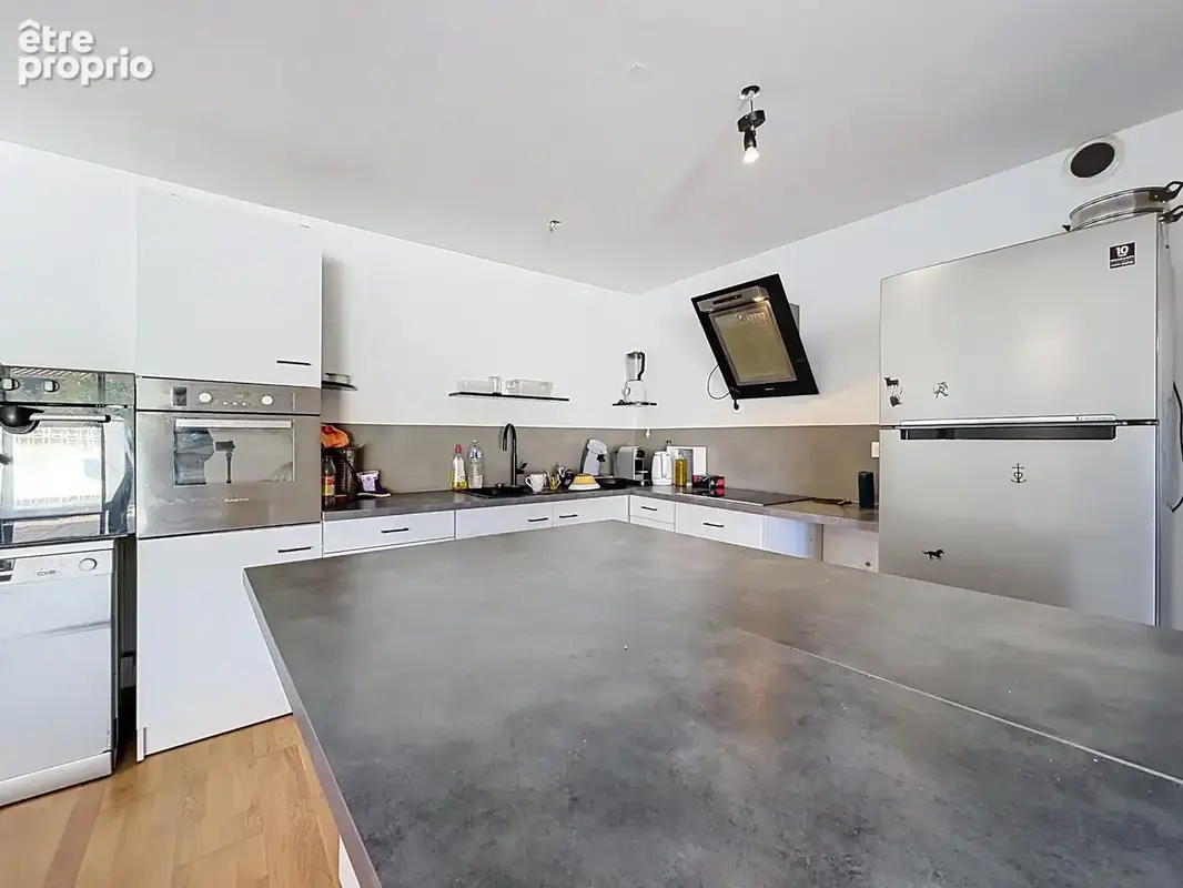 JUVIGNAC (34) - LA PLAINE : Maison à vendre 9 pièces 212 m2 divisée en deux appartements - terrain de 423 m2 - Garage - Terrasse - photo 7