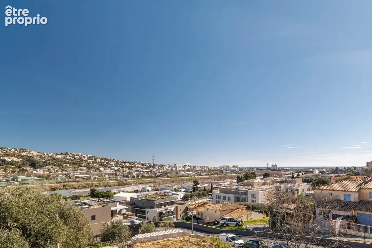 Appartement à SAINT-LAURENT-DU-VAR