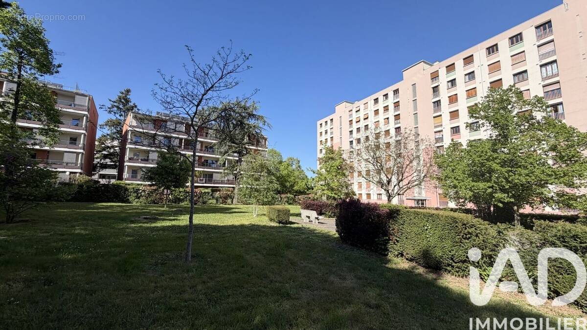 Photo 1 - Appartement à DECINES-CHARPIEU