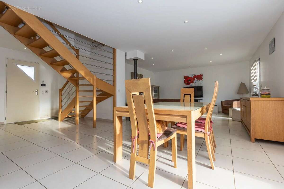 Maison à LA BALME-LES-GROTTES