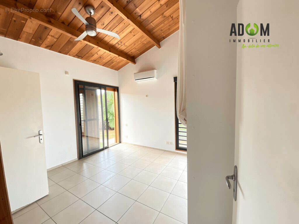 Maison 112 m² à Le Port  - photo 6