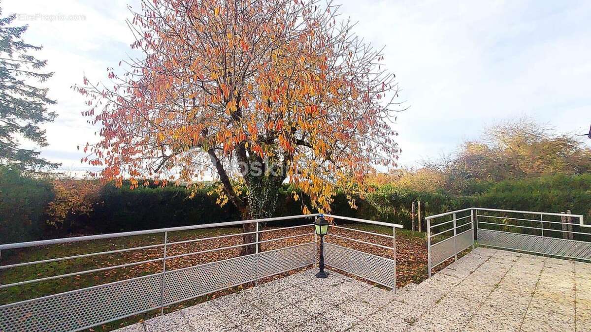 Maison à SAINT-PERAVY-LA-COLOMBE