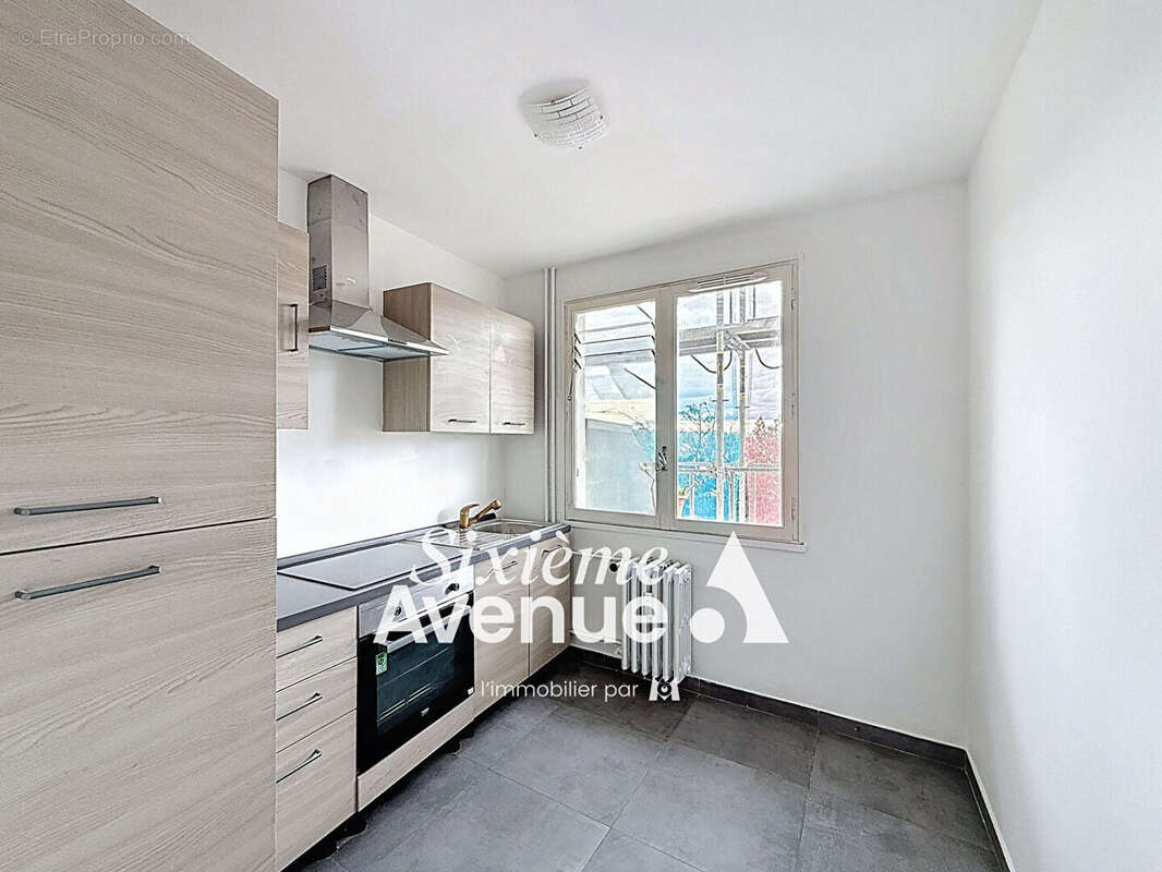 Appartement à DECINES-CHARPIEU