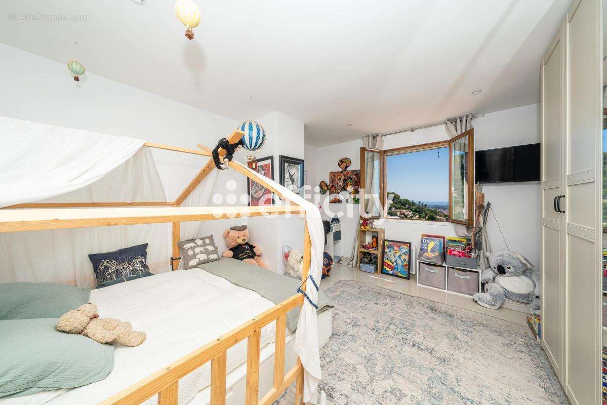Maison 130 m² à Vallauris  - photo 11