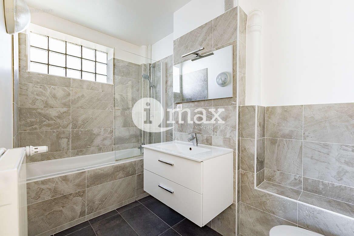 Levallois-perret  - chaptal / voltaire -studio avec balcon sur jardin - 250 000  fai - photo 10