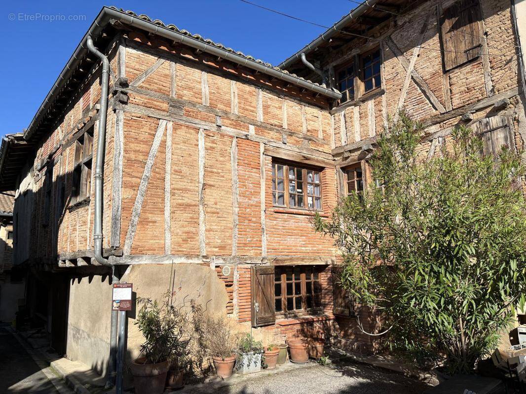Maison 10 pièces 400 m² · à Gaillac · 400 m² · 230 000 €