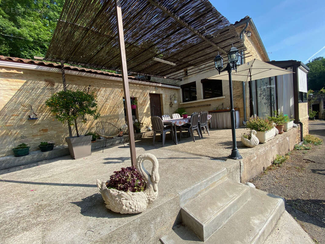 Maison à CUZORN