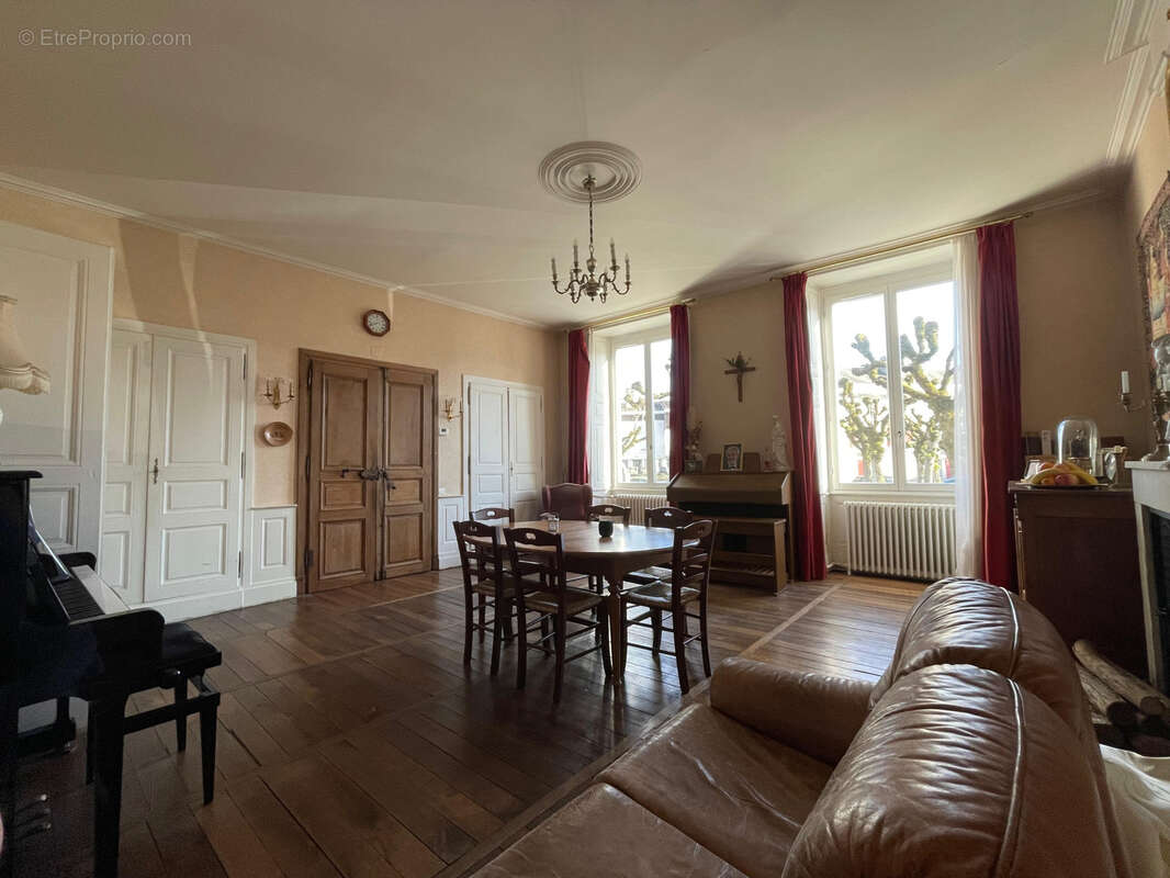 Maison à CEAUX-EN-COUHE
