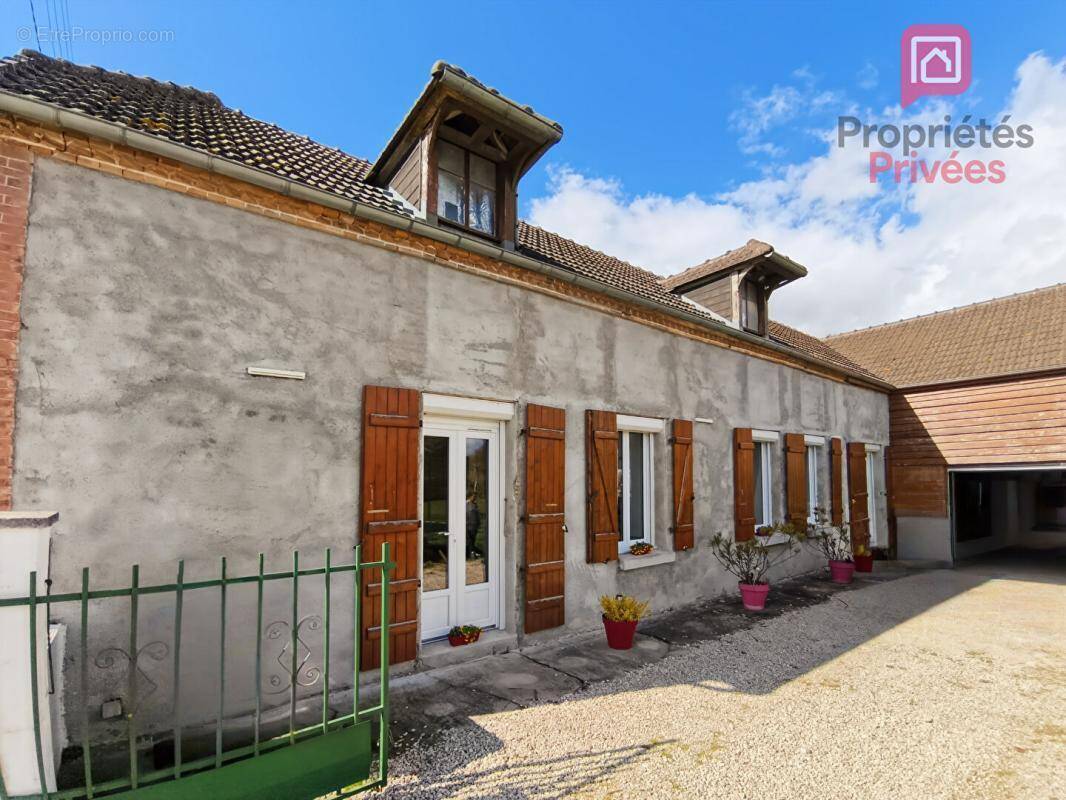 Maison à MAIZIERES-LA-GRANDE-PAROISSE