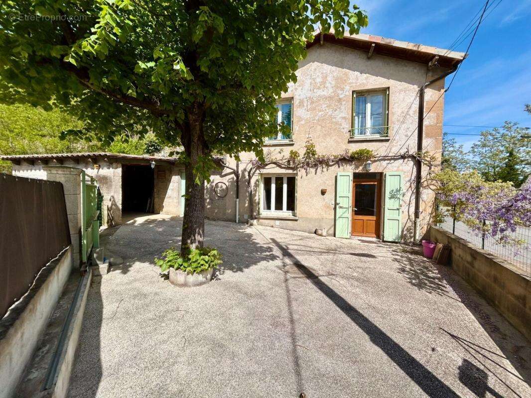 Maison à SAINT-JEAN-DE-MUZOLS
