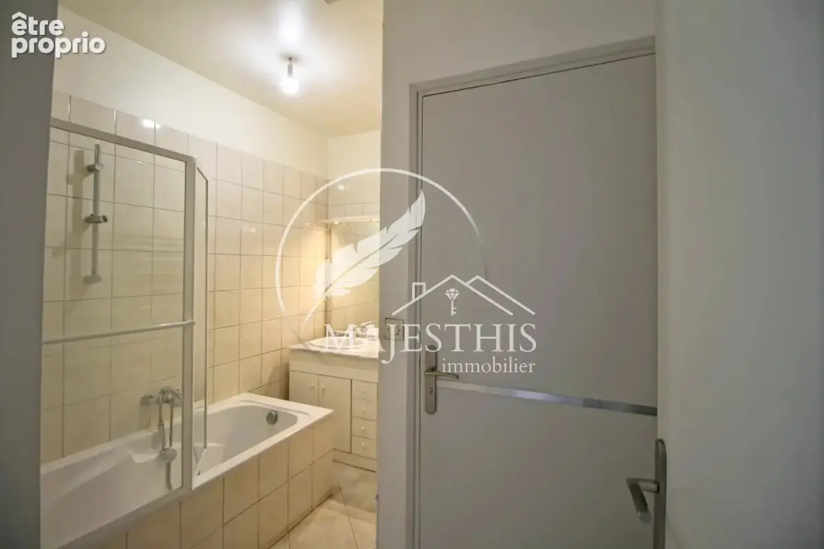 Toulon   haute-ville  appartement t3 traversant de 86,65 m2 avec cave - photo 5