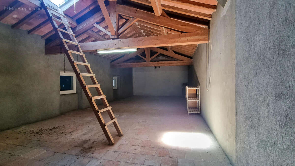 grenier - Maison à BOUILHONNAC