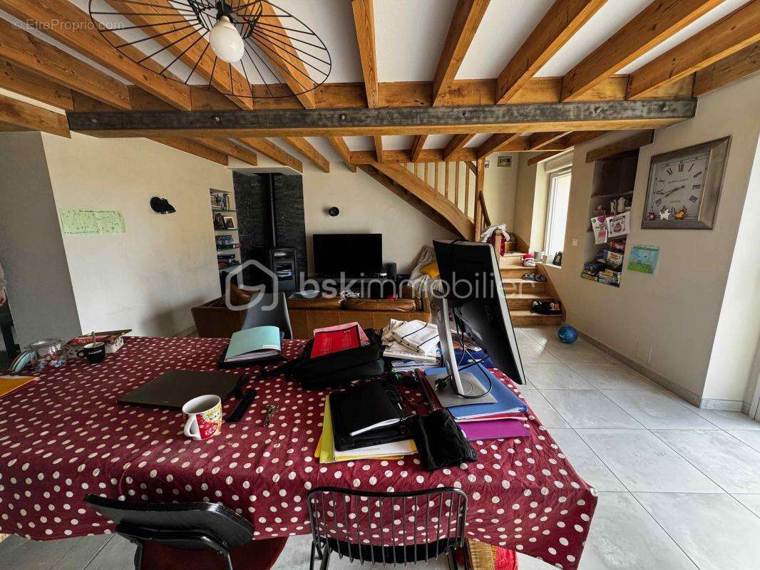 Maison avec logement indépendant loué, dépendances et terrain de 2 363 m² - photo 9