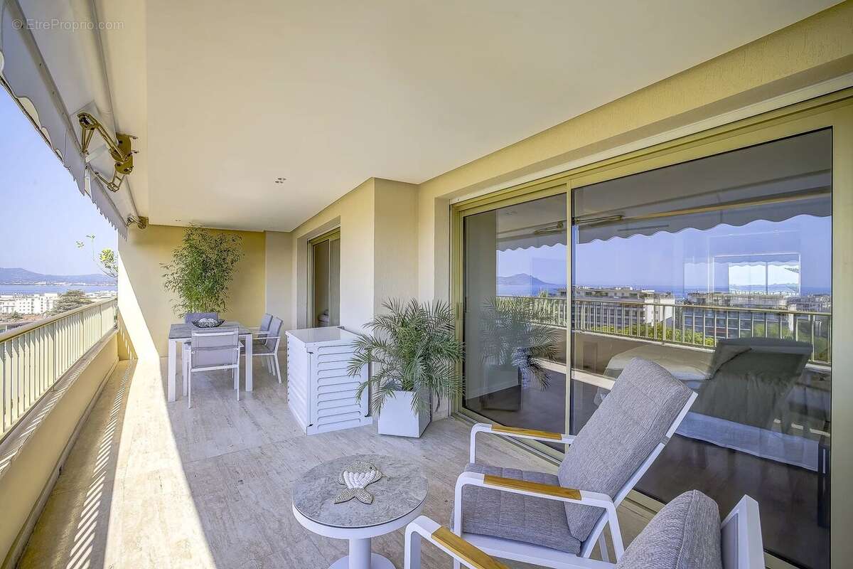Luxueux Appartement à Cannes Basse Californie, Résidence avec jardin et piscine, vue mer - photo 18