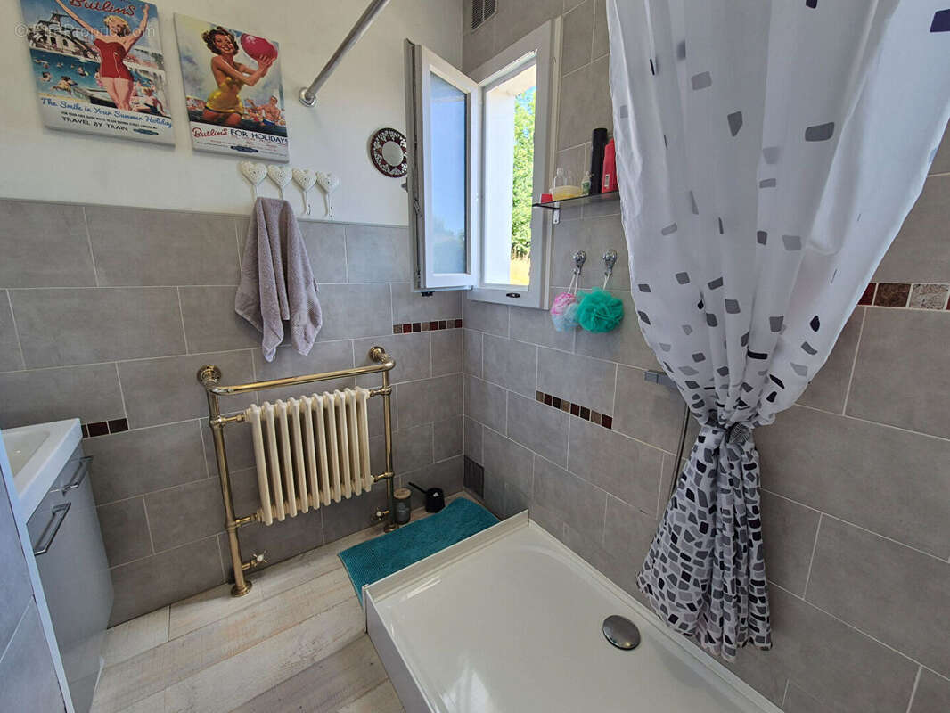 CORRÈZE. TREIGNAC. Belle maison de 3 chambres avec garage et jardins de 1 079 m² - photo 16