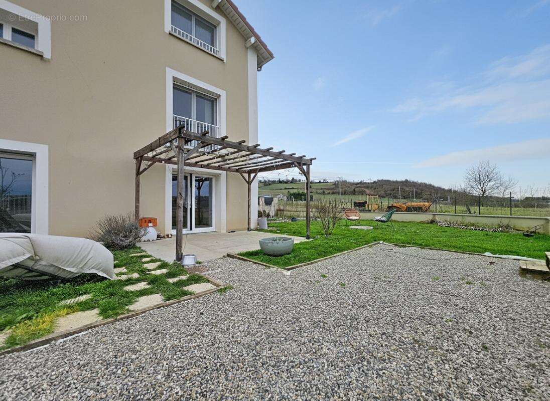 Appartement à LUZINAY
