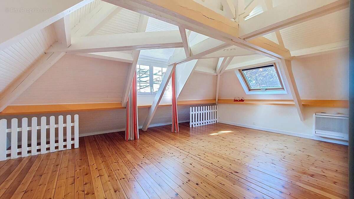 Maison 370 m² à Le Boupere  - photo 2