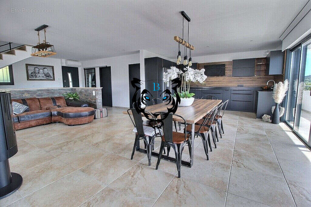 Superbe Duplex Sainte Maxime 5 pièce(s) 139 m2 avec garage et box ouvert - photo 2