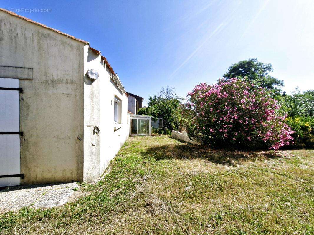 Maison à SAINT-GEORGES-DE-POINTINDOUX