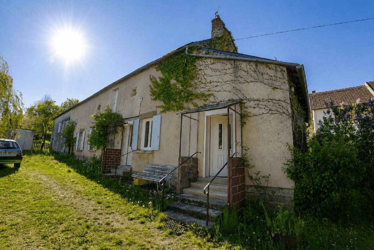 Maison à CHAUMOT