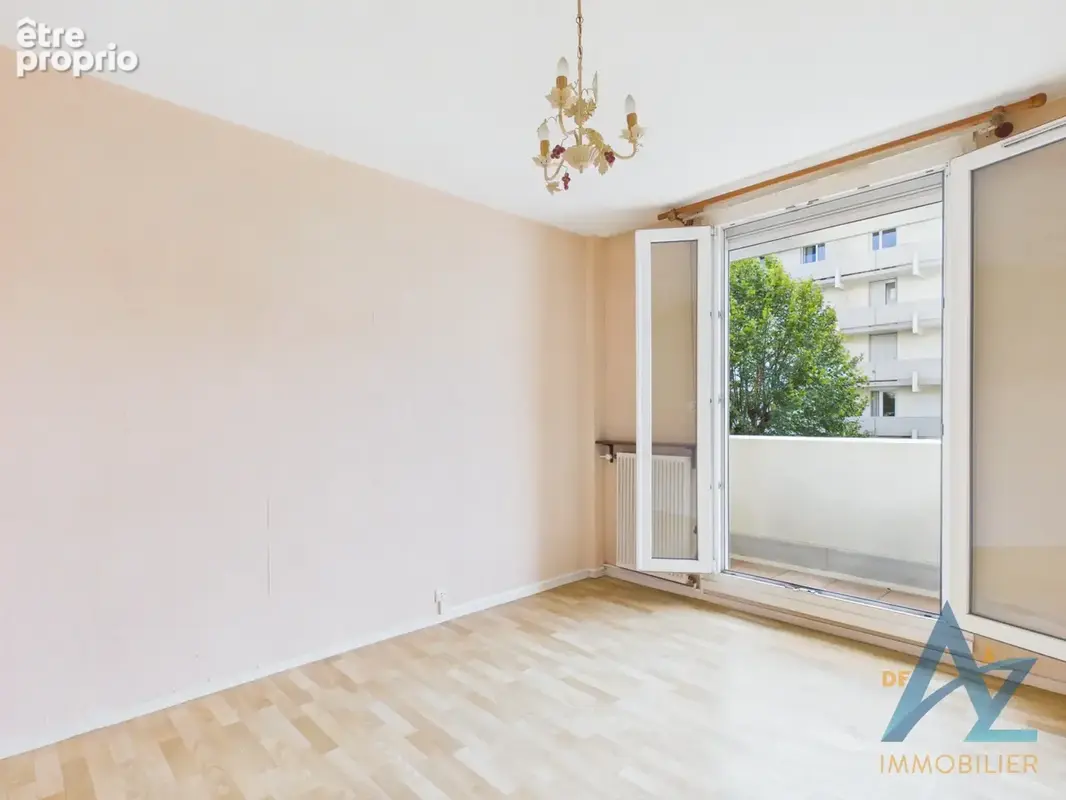 Appartement à deux pas des commerces - photo 6