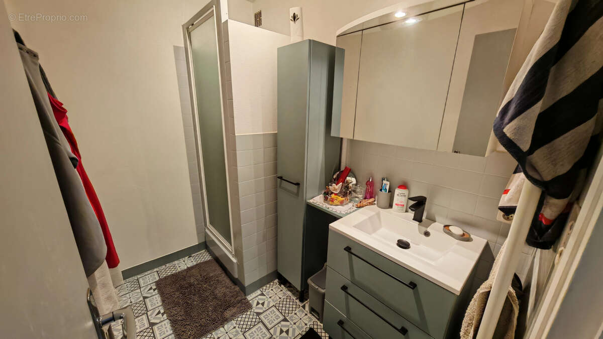 Appartement à LES MARTRES-DE-VEYRE