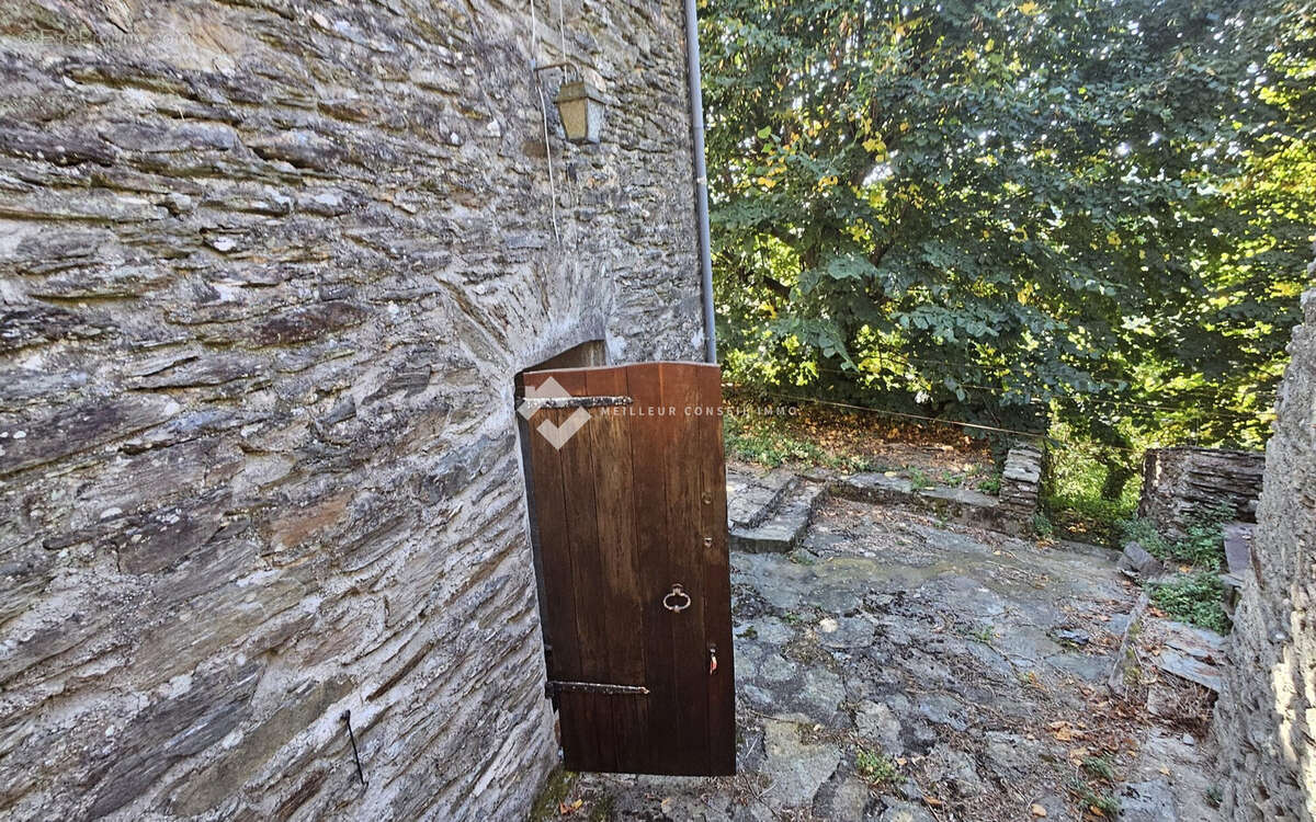 Maison à LE COLLET-DE-DEZE