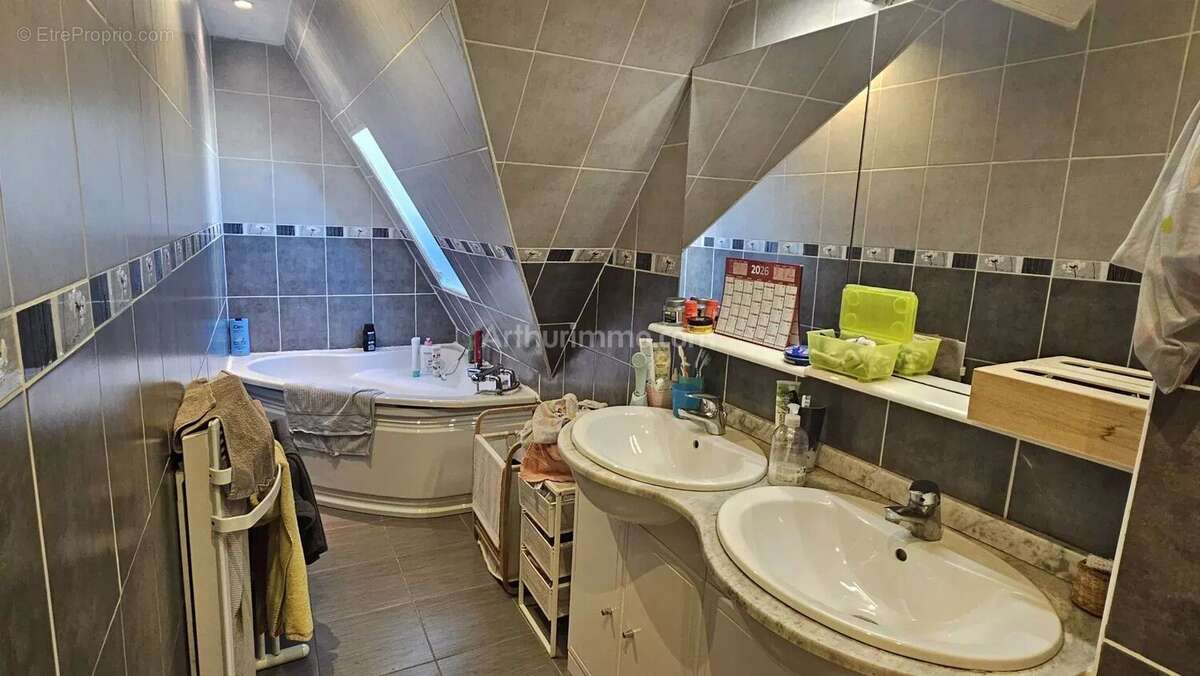 Maison à DEMOUVILLE