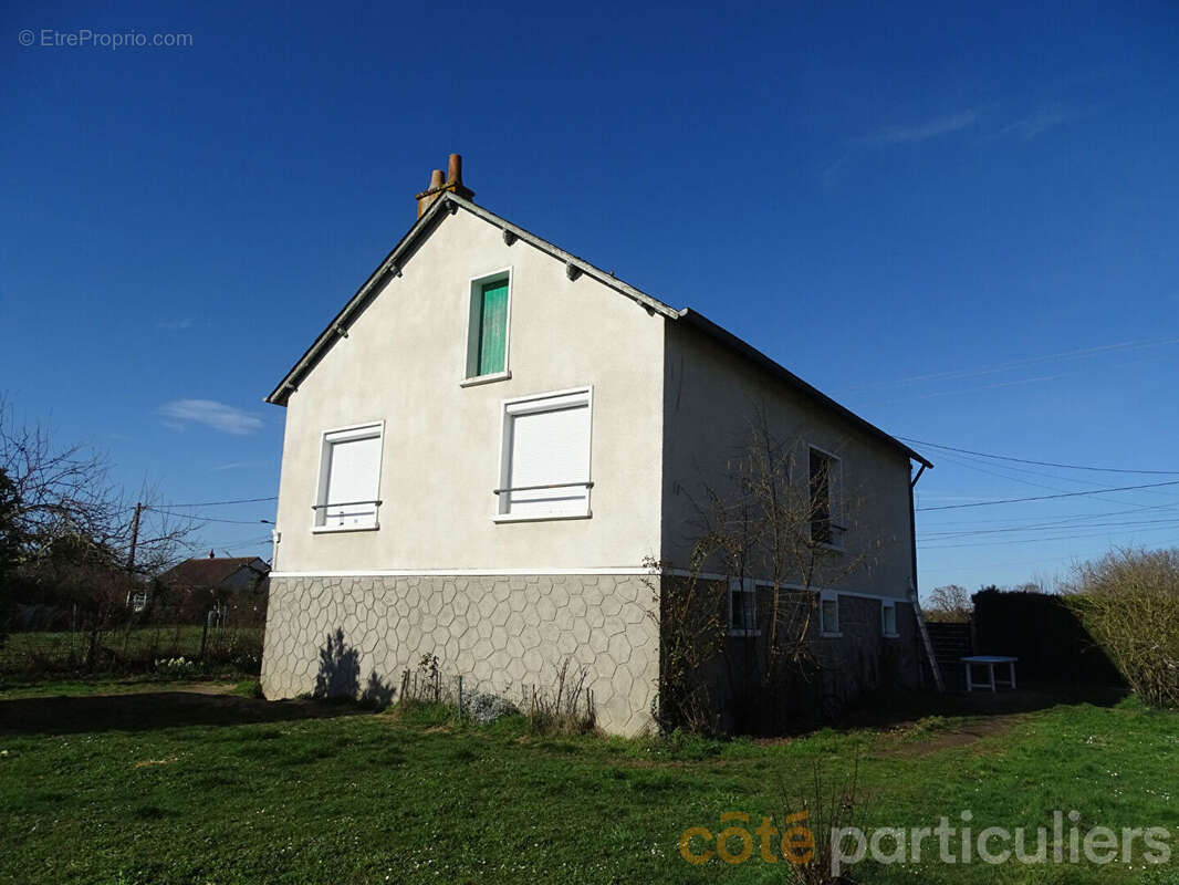 Maison à CHEZAL-BENOIT