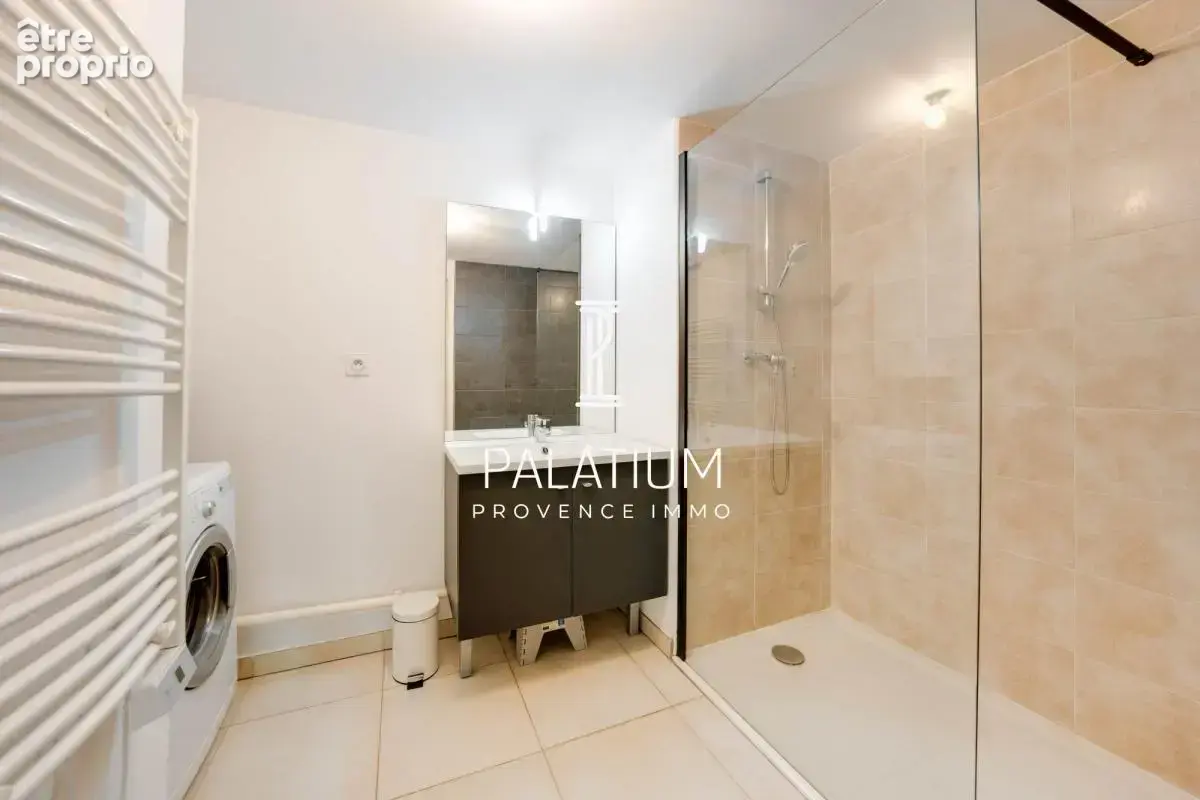 Appartement T2 avec terrasse & parking - 45 m² - LUYNES - photo 8