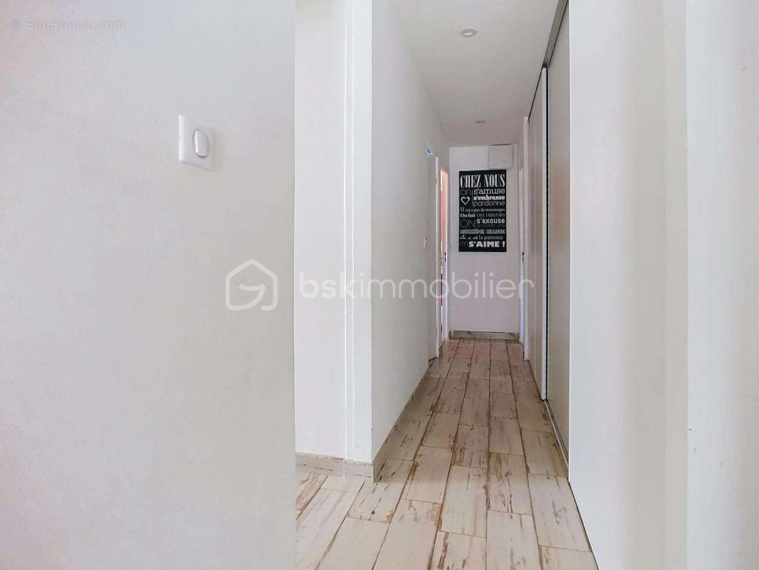 Plain pied sans aucun travaux a prévoir avec double garage et atelier - photo 7