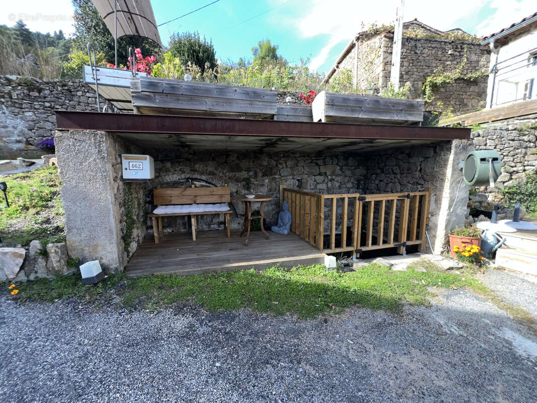 Maison à SAINT-JULIEN-MOLIN-MOLETTE