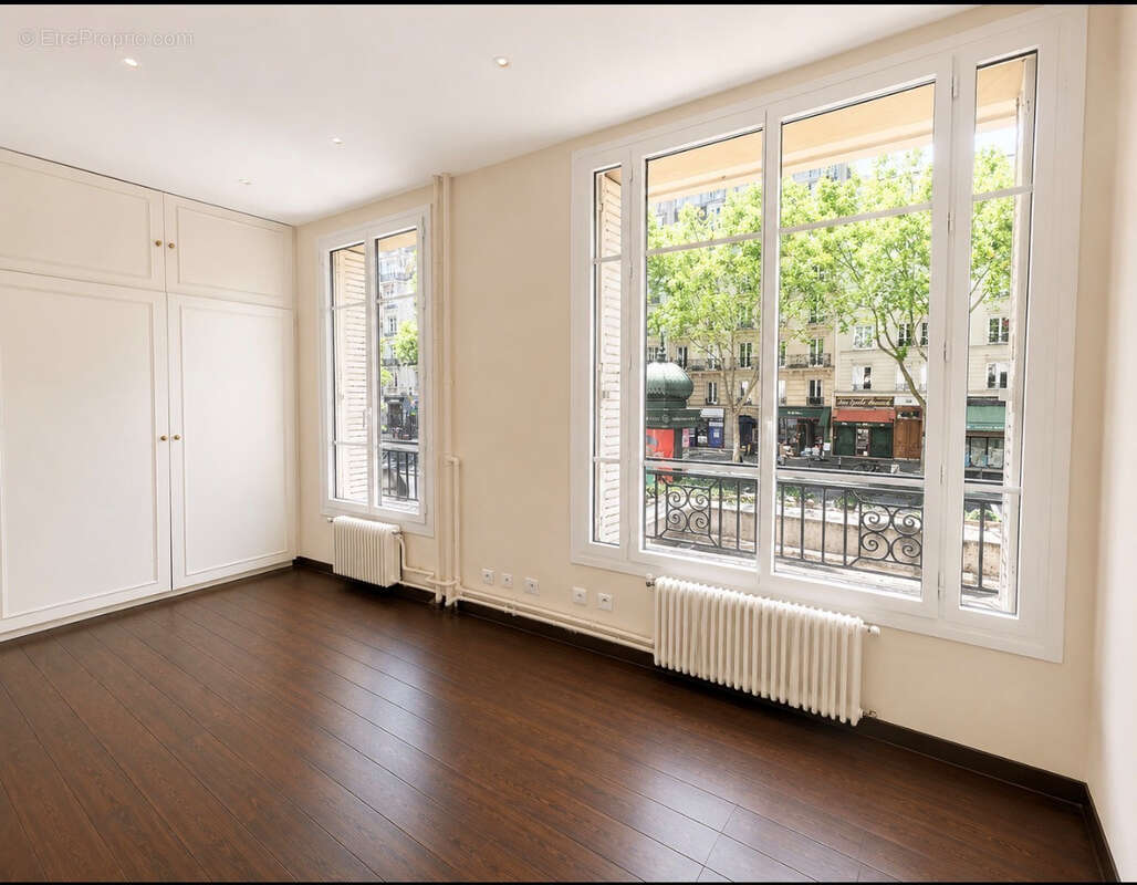 Commerce à PARIS-6E