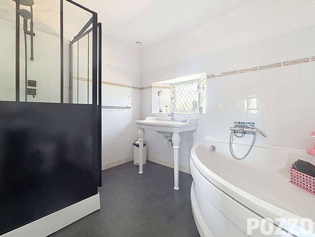 A Vendre - Marcilly - Maison 9 pièce(s) 255 m² - photo 11