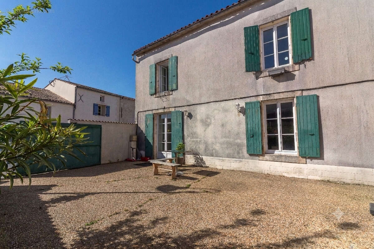 Maison 128 m2 avec local indépendant   À 10 min de Surgères - photo 8